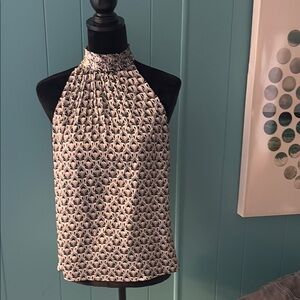 White House, Black Marketl. Sleeveless top.
